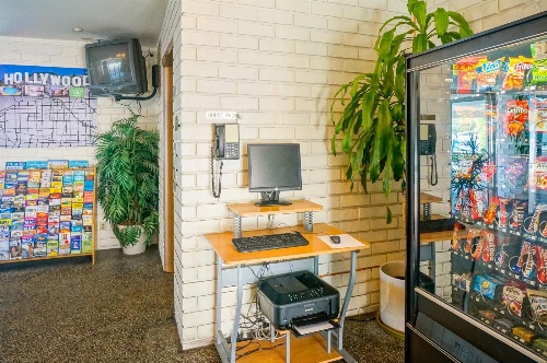 Dunes Inn Wilshire image 4